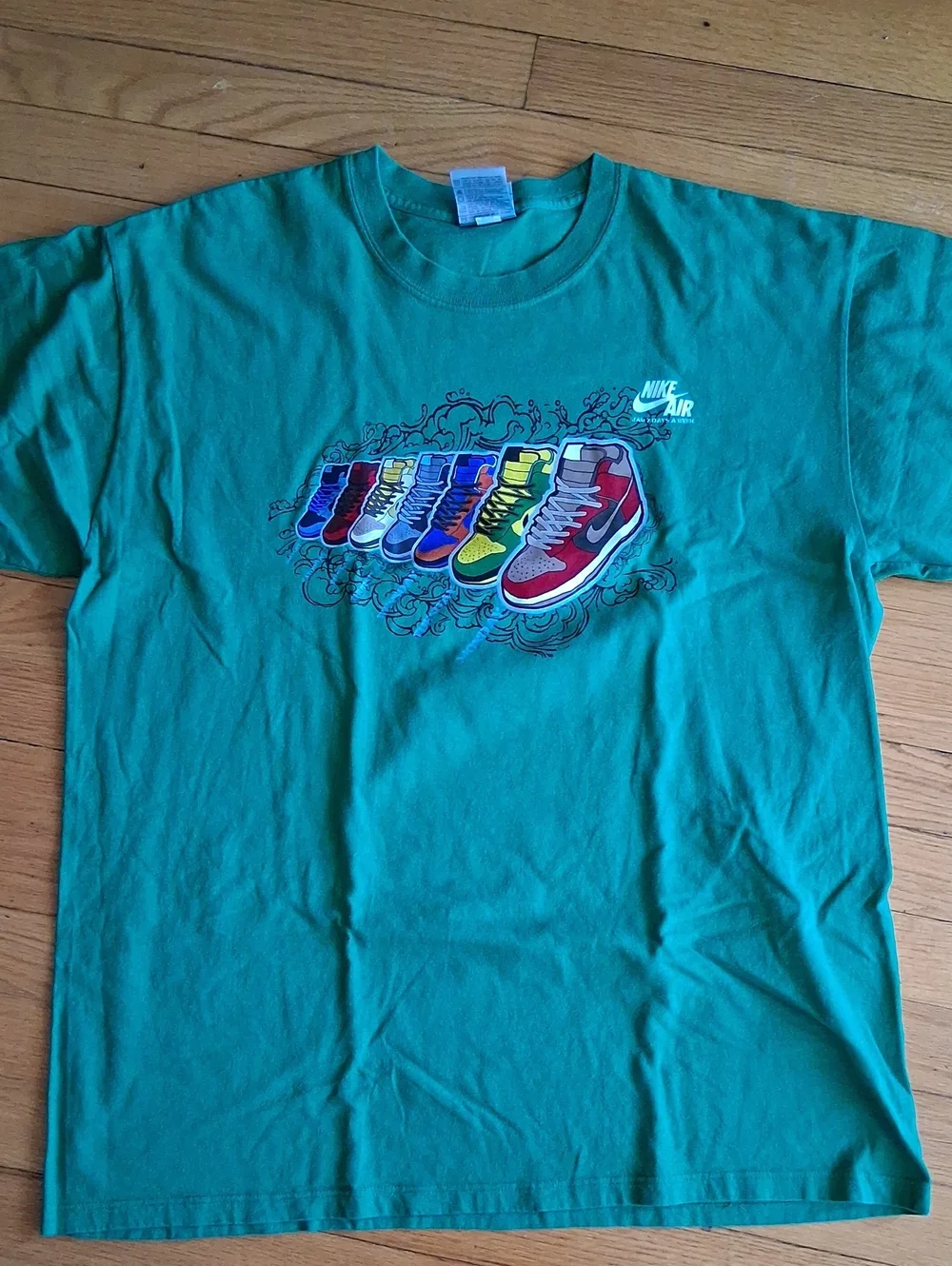 Vintage Nike DUNKS 7 Day A Week  Graphic Tee in Green L